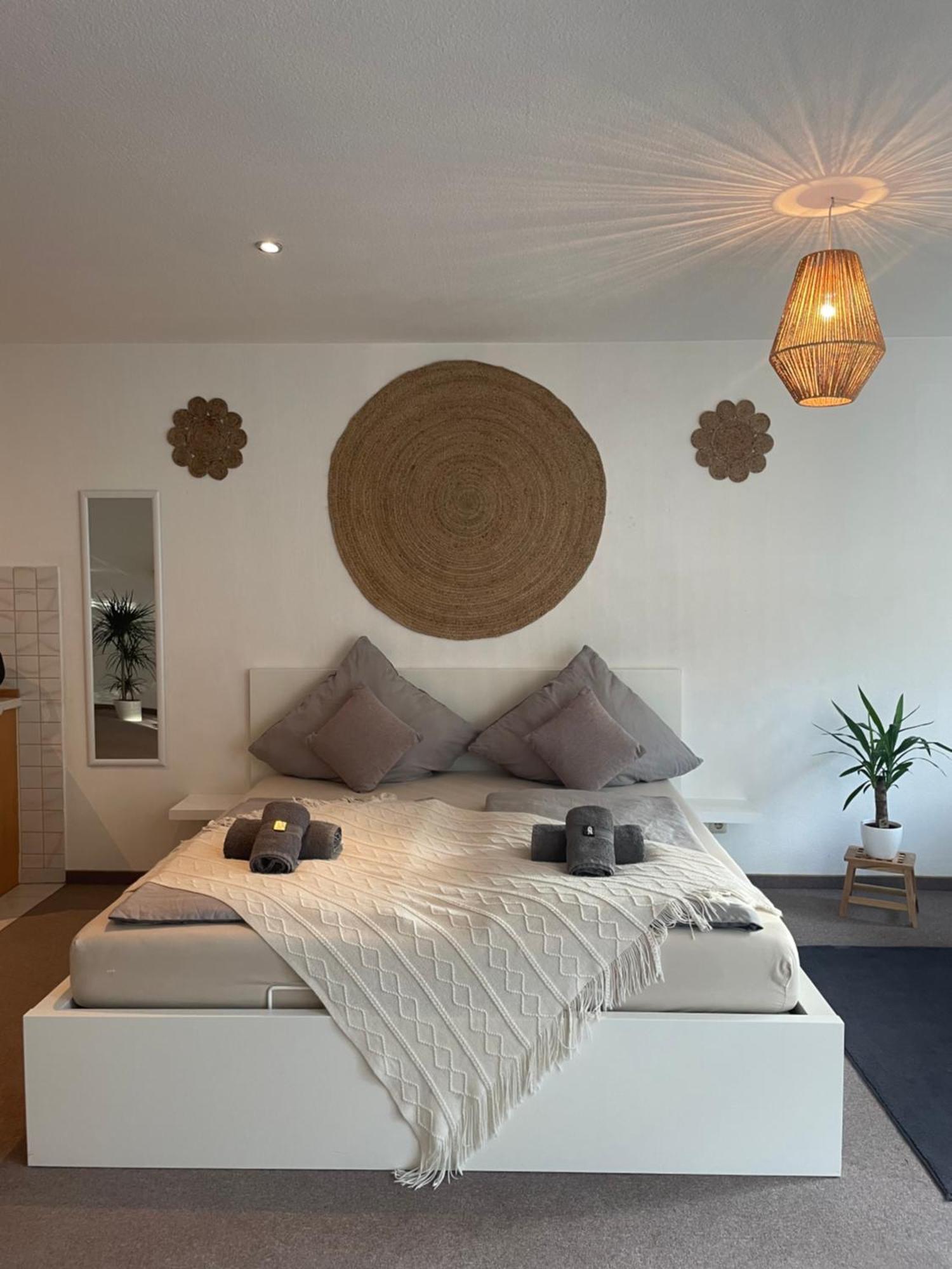 Kingsize Bett Boho Apartment Mit Tiefgarage Naehe Salzburg Freilassing Eksteriør bilde
